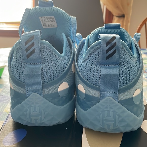 Brand New with box.  Adidas any gender Never worn fashionable athletic shoes - Picture 5 of 9